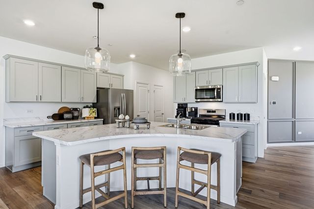 2040 Palmer Court 6003, Hoffman Estates, IL 60169
