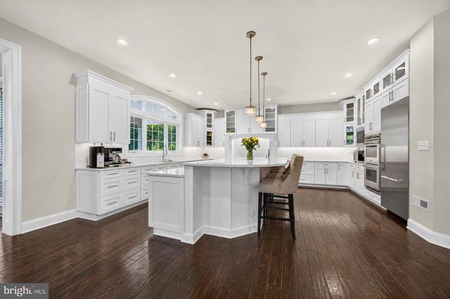 700 WALTON CT, Moorestown, NJ 08057
