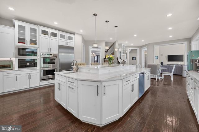 700 WALTON CT, Moorestown, NJ 08057