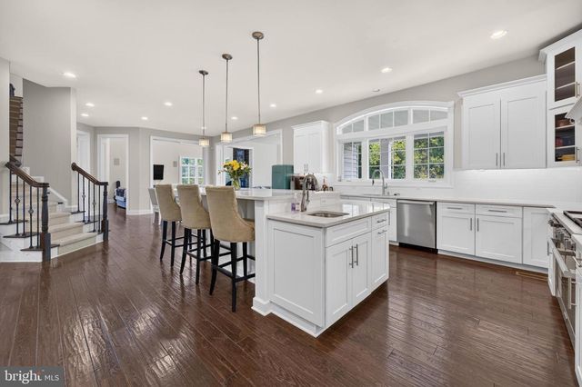 700 WALTON CT, Moorestown, NJ 08057