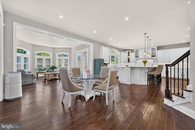 700 WALTON CT, Moorestown, NJ 08057
