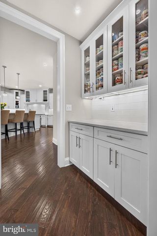 700 WALTON CT, Moorestown, NJ 08057