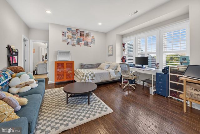 700 WALTON CT, Moorestown, NJ 08057