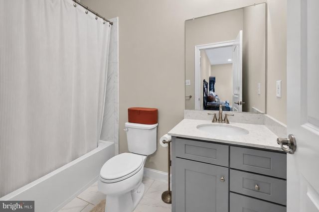 700 WALTON CT, Moorestown, NJ 08057