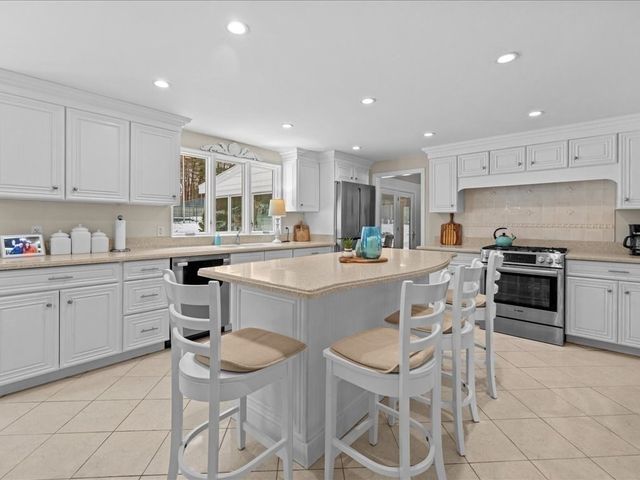 57 Brierbrook St, Milton, MA 02186