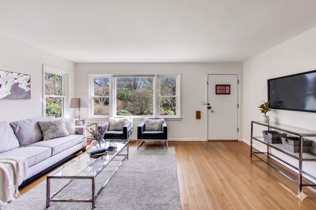 1812 Oakton Street, Evanston, IL 60202