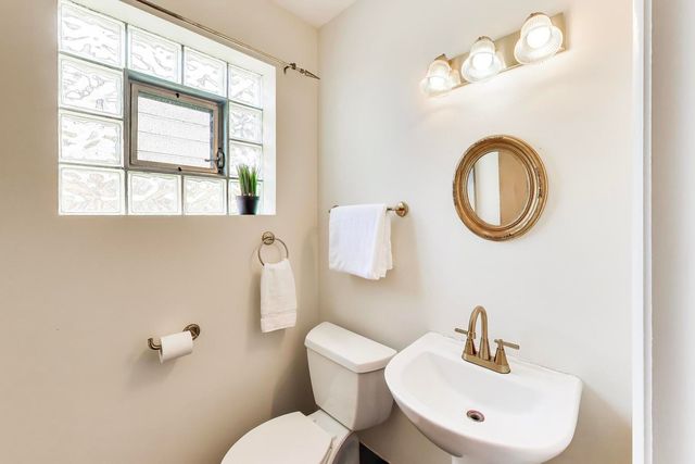 1812 Oakton Street, Evanston, IL 60202