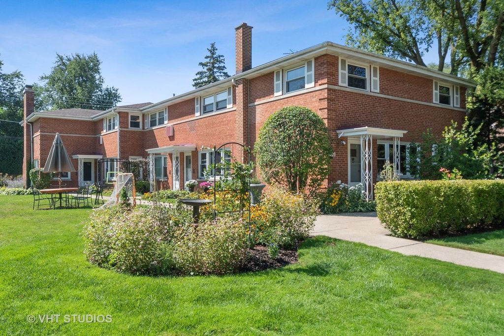 1812 Oakton Street, Evanston, IL 60202