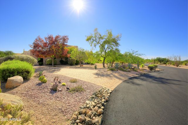 9215 E LAZYWOOD Place, Carefree, AZ 85377