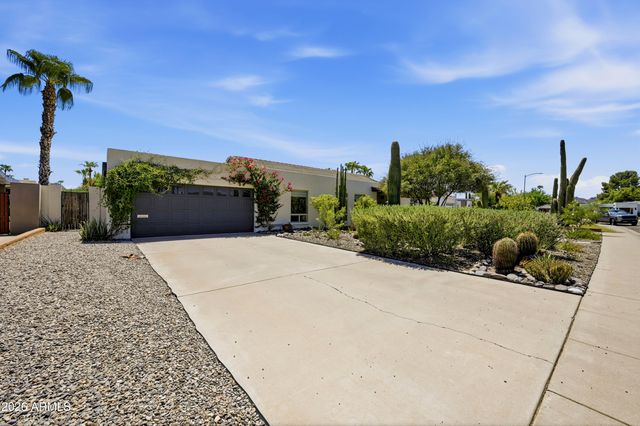 3529 E CANNON Drive, Phoenix, AZ 85028