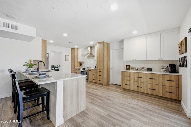 3529 E CANNON Drive, Phoenix, AZ 85028