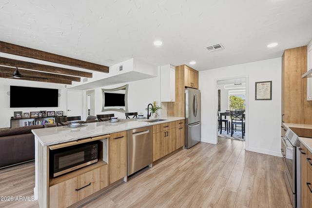 3529 E CANNON Drive, Phoenix, AZ 85028