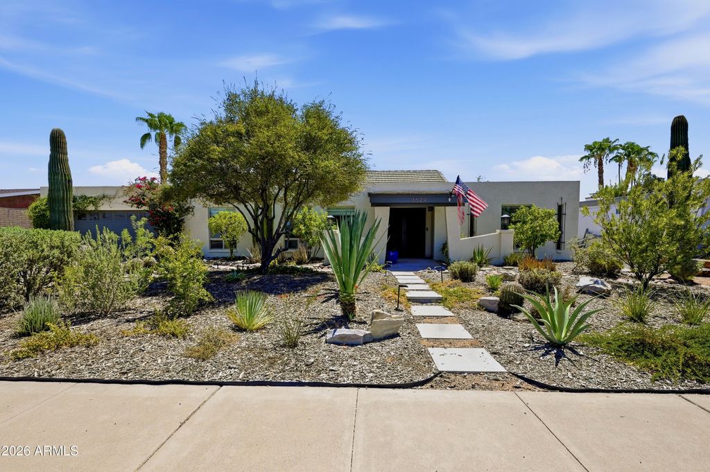 3529 E CANNON Drive, Phoenix, AZ 85028