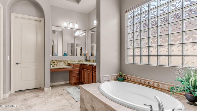 790 E SUNBURST Lane, Tempe, AZ 85284