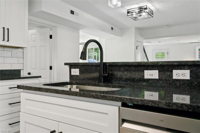 16 Lodge RD, Poquoson, VA 23662