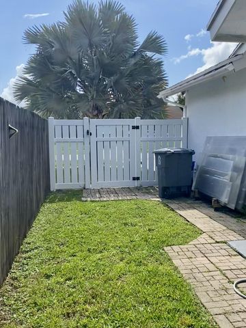 19131 Fairlawn Way, Boca Raton, FL 33434