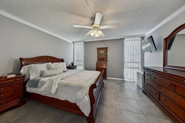 4800 Bayview Drive 402, Fort Lauderdale, FL 33308
