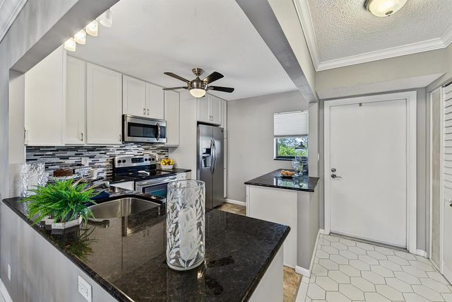4800 Bayview Drive 402, Fort Lauderdale, FL 33308
