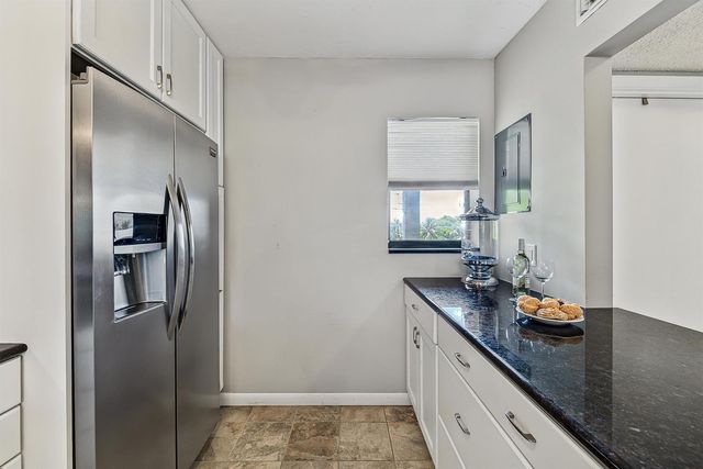 4800 Bayview Drive 402, Fort Lauderdale, FL 33308