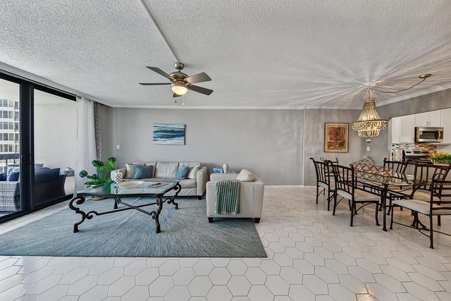 4800 Bayview Drive 402, Fort Lauderdale, FL 33308