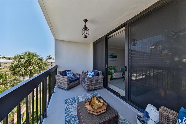 4800 Bayview Drive 402, Fort Lauderdale, FL 33308