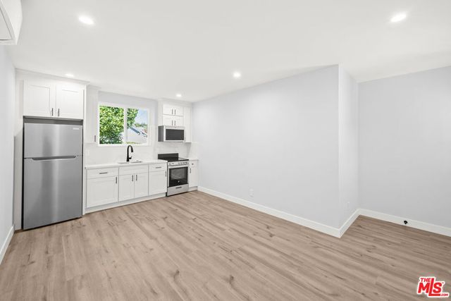 1558 2 S Genesee Avenue, Los Angeles, CA 90019