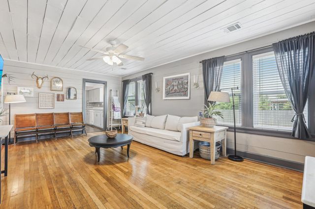 106 County Road 425, Spicewood, TX 78669