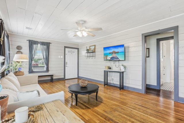 106 County Road 425, Spicewood, TX 78669