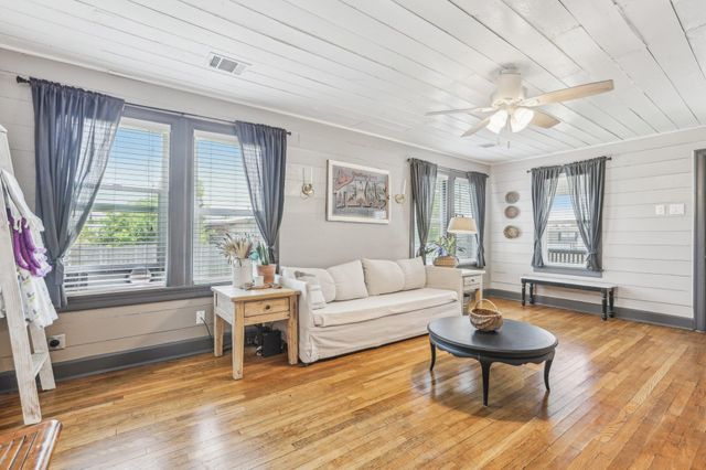 106 County Road 425, Spicewood, TX 78669