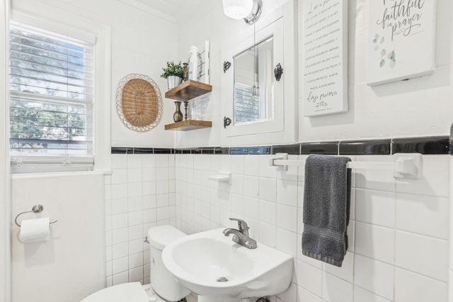 106 County Road 425, Spicewood, TX 78669