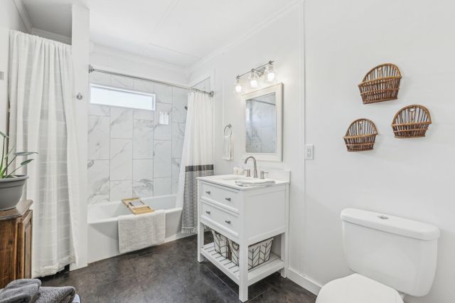 106 County Road 425, Spicewood, TX 78669