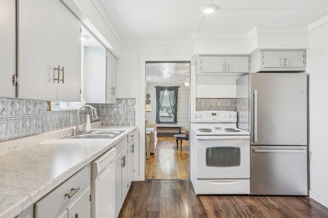 106 County Road 425, Spicewood, TX 78669