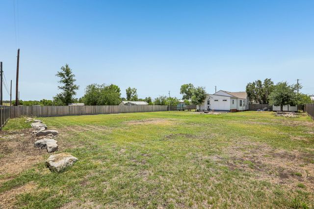 106 County Road 425, Spicewood, TX 78669