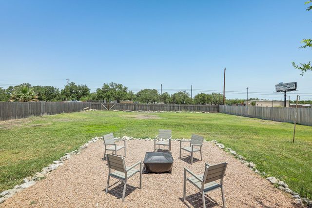 106 County Road 425, Spicewood, TX 78669