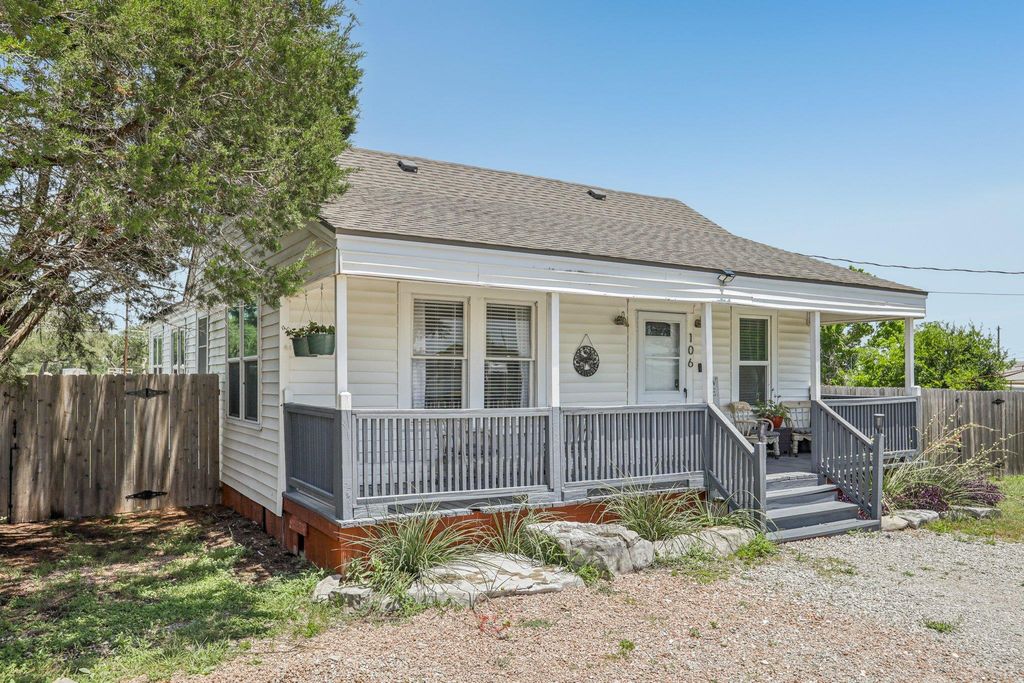 106 County Road 425, Spicewood, TX 78669