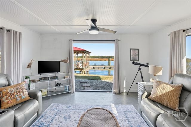 243 E 1st Street, Midway, GA 31320