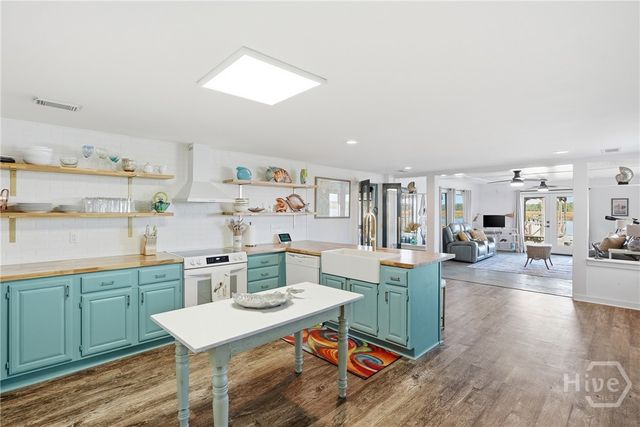 243 E 1st Street, Midway, GA 31320