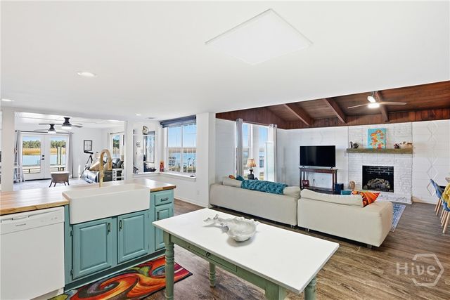 243 E 1st Street, Midway, GA 31320