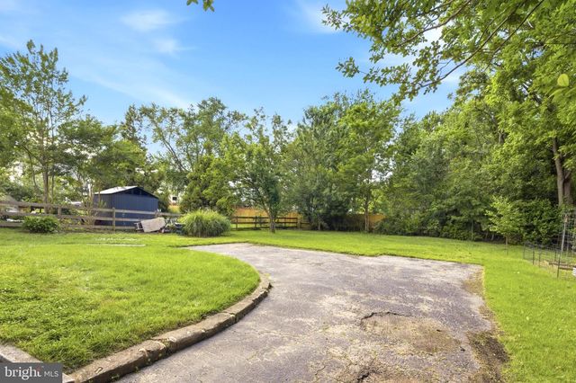 1308 ELM RD, Halethorpe, MD 21227