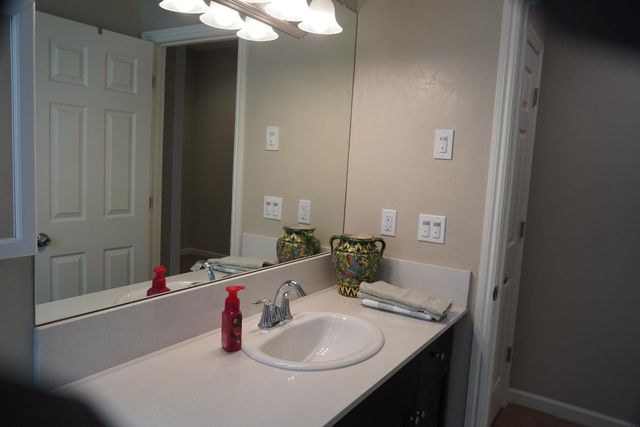 7478 E Flint Way, Fresno, CA 93737