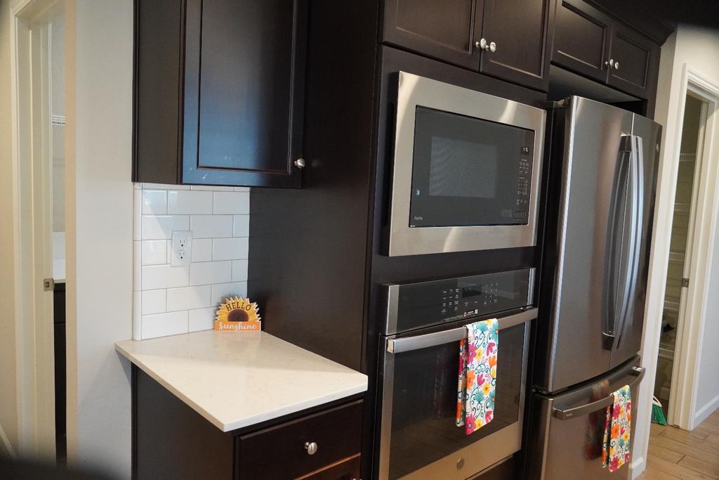 Image 10 of property listing at 7478 E Flint Way, Fresno, CA 93737