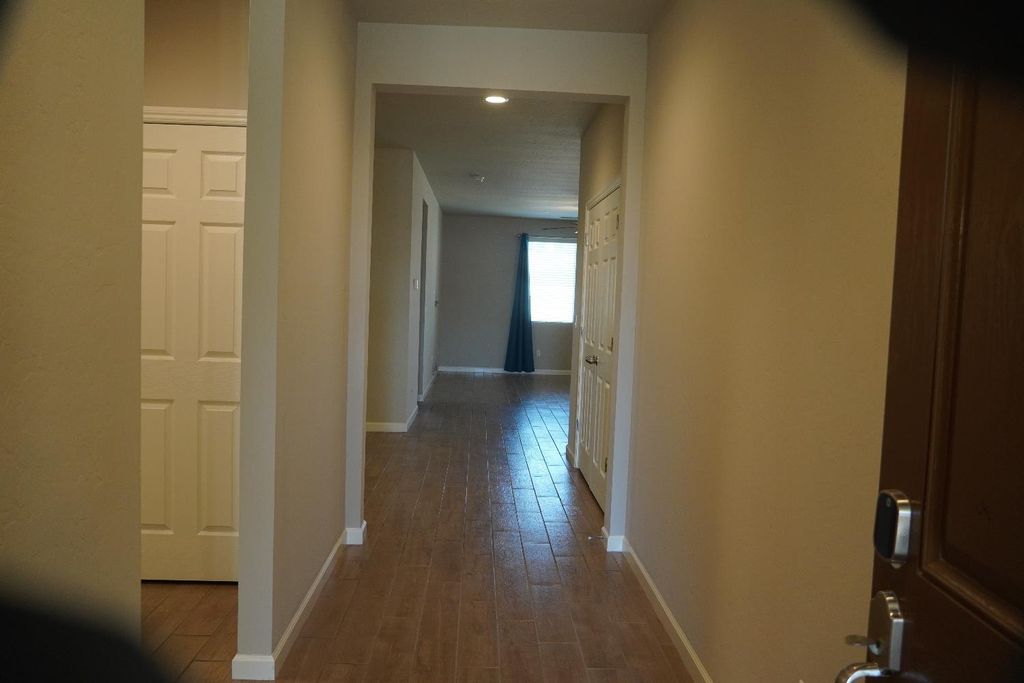 Image 11 of property listing at 7478 E Flint Way, Fresno, CA 93737