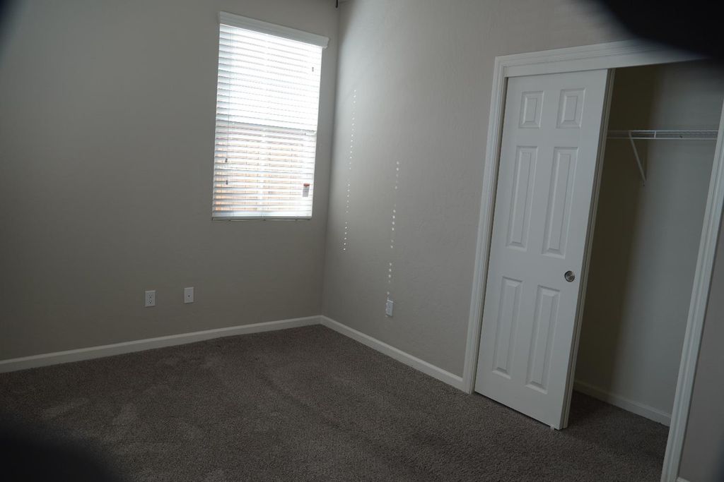 Image 13 of property listing at 7478 E Flint Way, Fresno, CA 93737