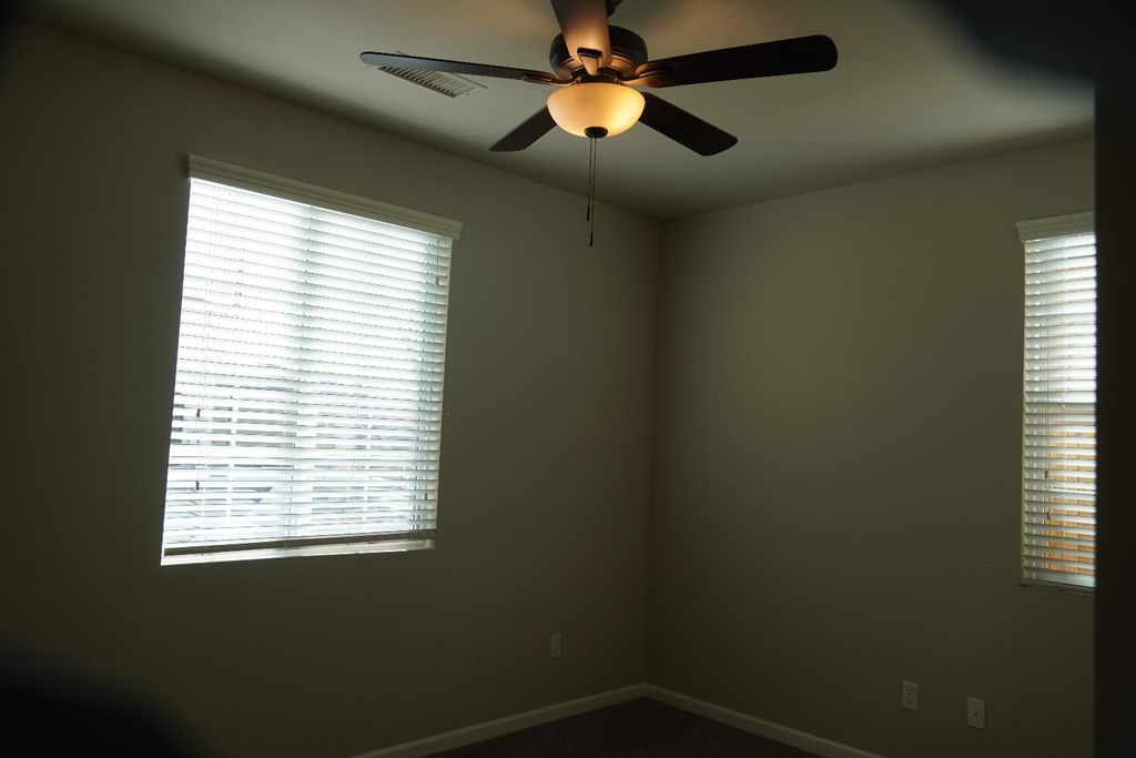 Image 14 of property listing at 7478 E Flint Way, Fresno, CA 93737