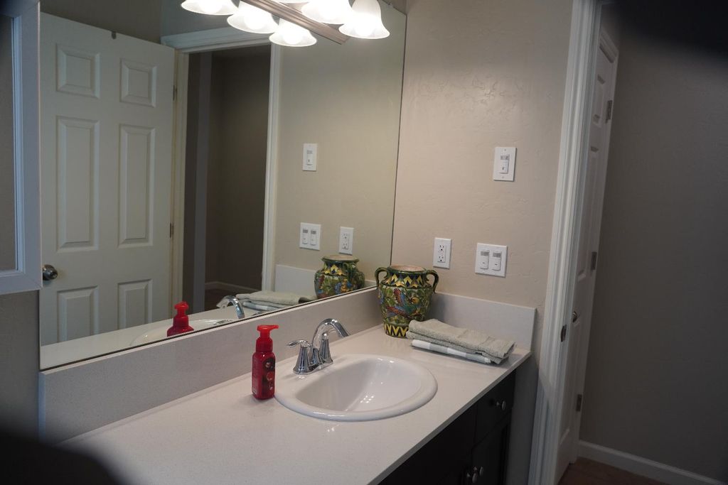 Image 19 of property listing at 7478 E Flint Way, Fresno, CA 93737