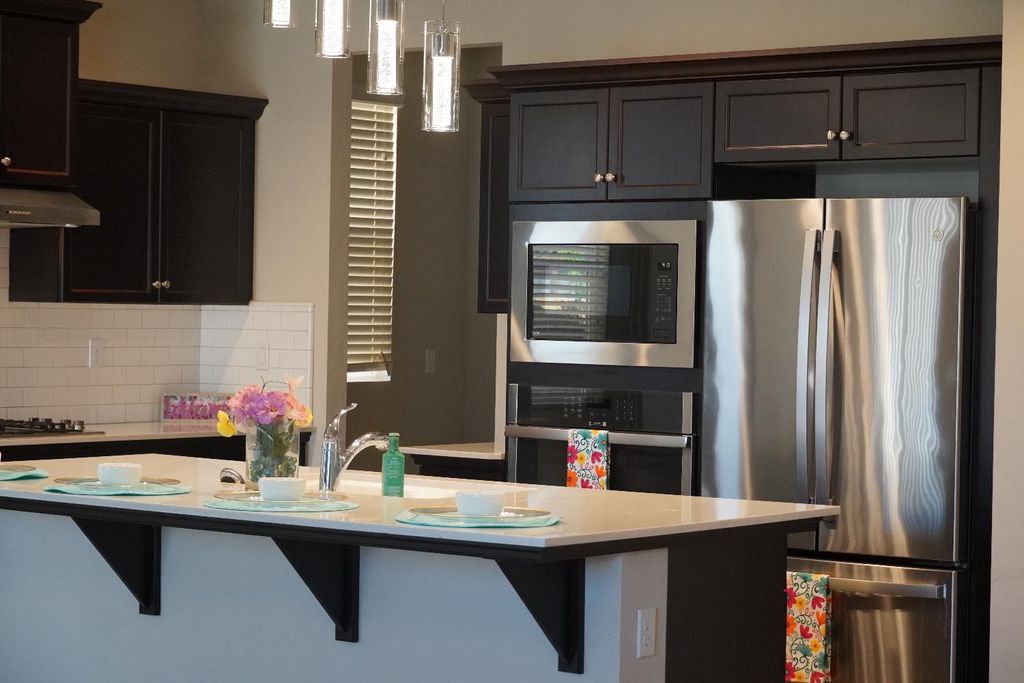 Image 8 of property listing at 7478 E Flint Way, Fresno, CA 93737