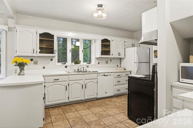 3002 Kanuga Road, Hendersonville, NC 28739