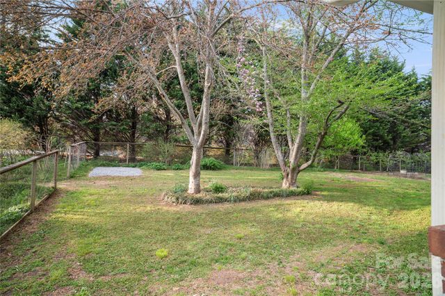 3002 Kanuga Road, Hendersonville, NC 28739