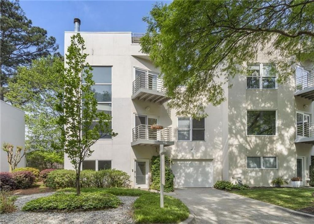 Image 10 of property listing at 2188 Millennium Way NE, Brookhaven, GA 30319