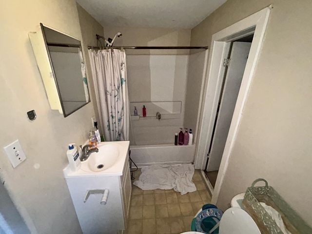 1301 S Vine St, Wichita, KS 67213
